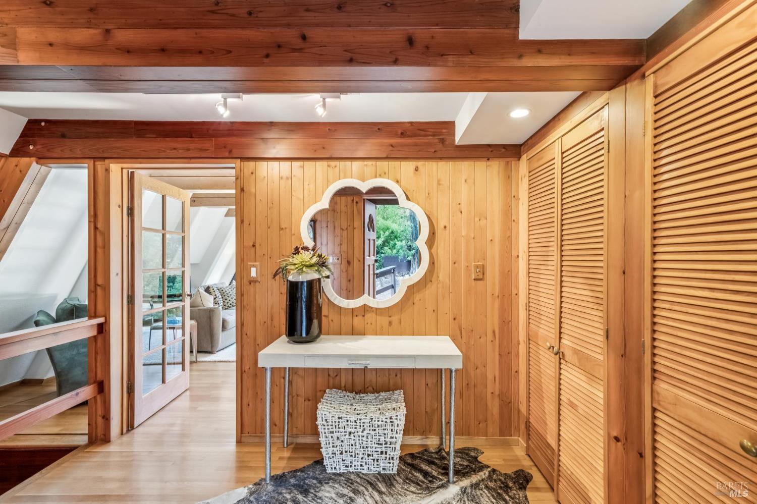 Detail Gallery Image 4 of 43 For 40 Mountain Ln, Mill Valley,  CA 94941 - 3 Beds | 2/1 Baths