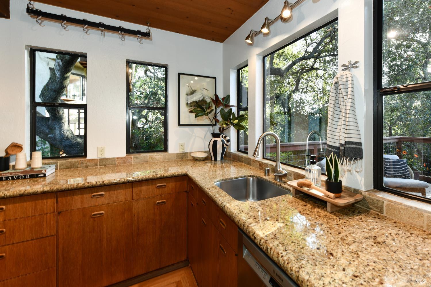 Detail Gallery Image 18 of 53 For 1625 Meek Ave, Napa,  CA 94559 - 3 Beds | 2/1 Baths