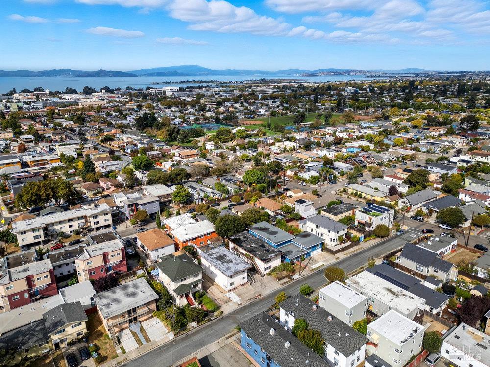 Detail Gallery Image 5 of 8 For 2922 Stanton St, Berkeley,  CA 94702 - – Beds | – Baths