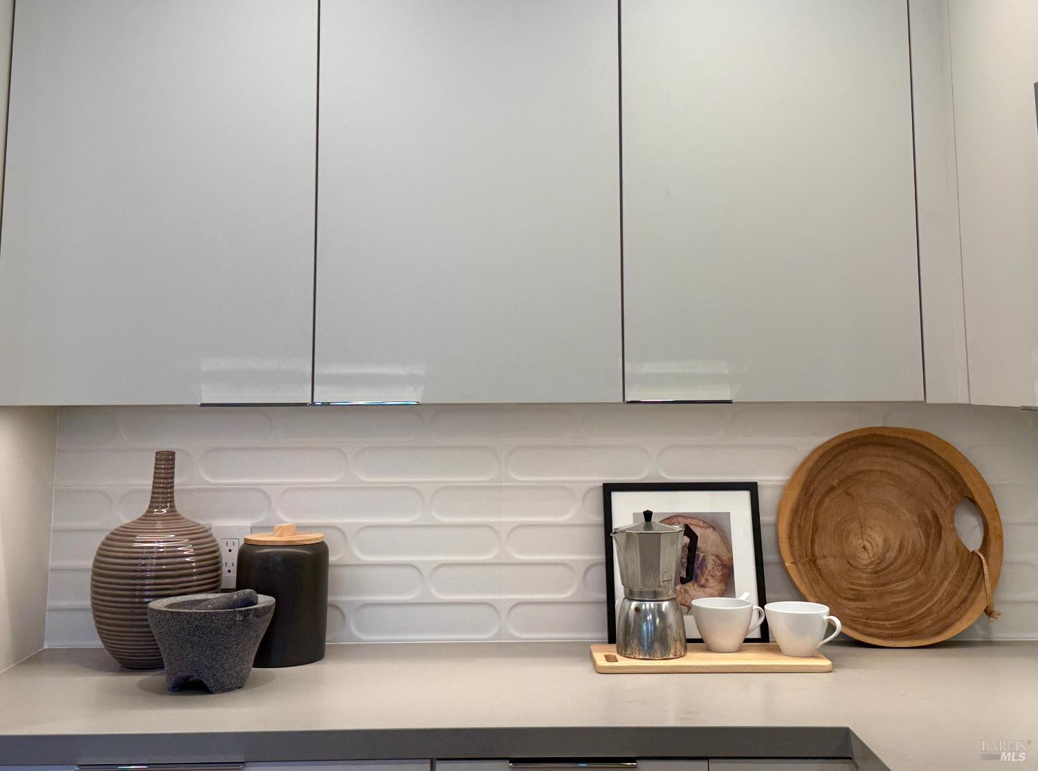 Detail Gallery Image 13 of 47 For 33 Willow Ln, Sausalito,  CA 94965 - 2 Beds | 2 Baths