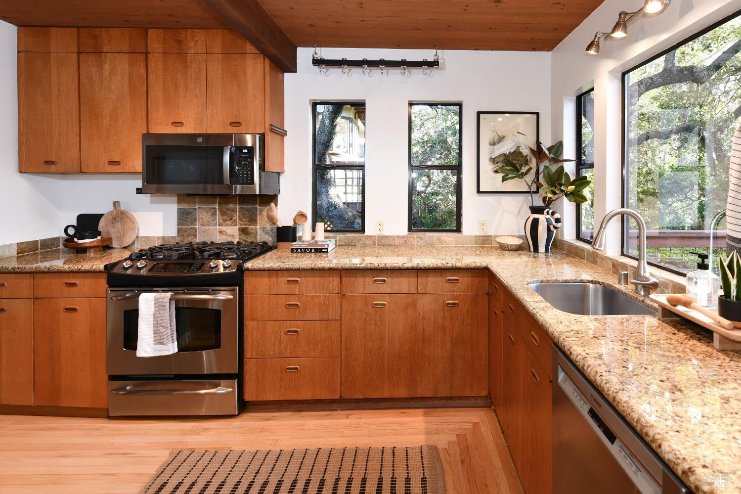 Detail Gallery Image 17 of 53 For 1625 Meek Ave, Napa,  CA 94559 - 3 Beds | 2/1 Baths