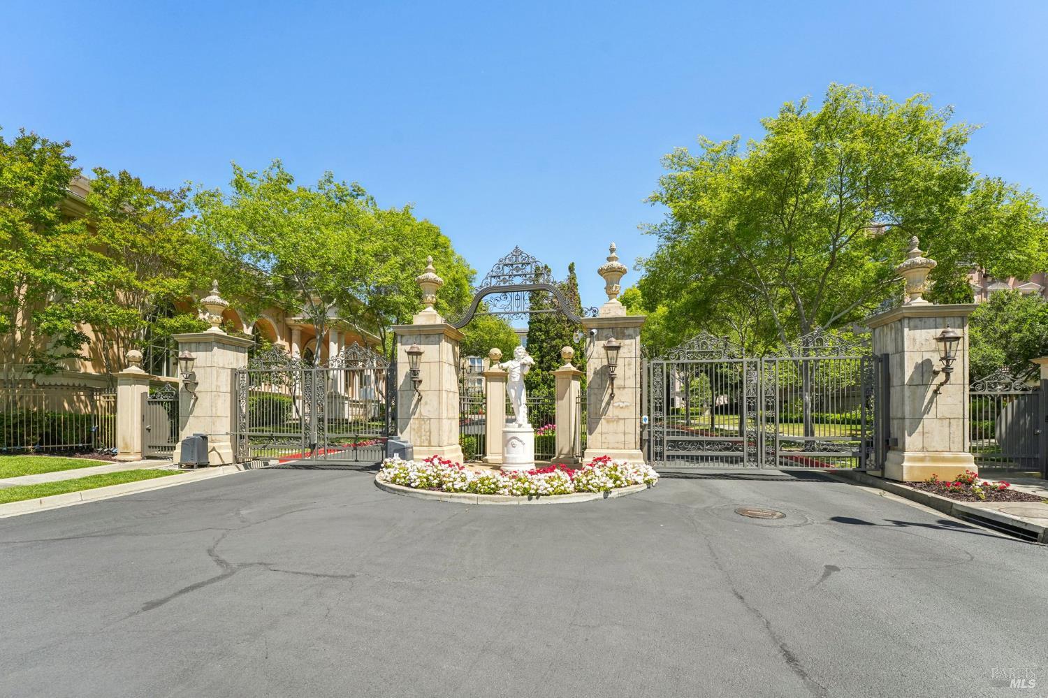 Detail Gallery Image 3 of 55 For 1211 Symphony Way, Vallejo,  CA 94591 - 2 Beds | 2 Baths