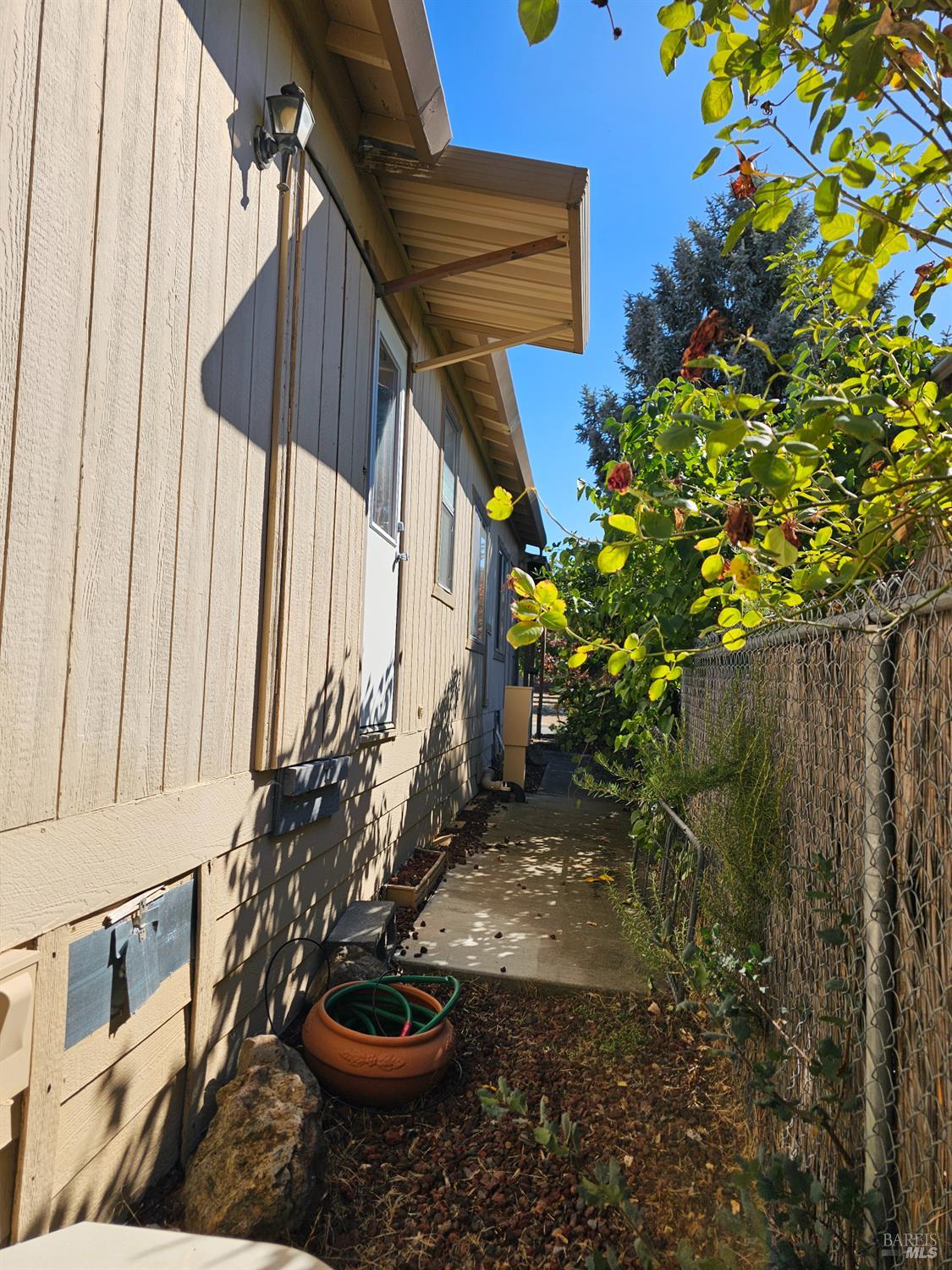 Detail Gallery Image 7 of 40 For 13924 Chestnut Ln, Clearlake Oaks,  CA 95423 - 2 Beds | 2 Baths