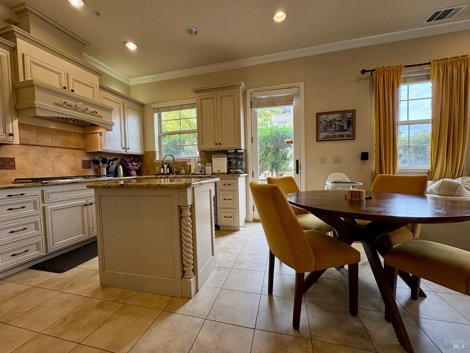 Detail Gallery Image 10 of 55 For 1211 Symphony Way, Vallejo,  CA 94591 - 2 Beds | 2 Baths