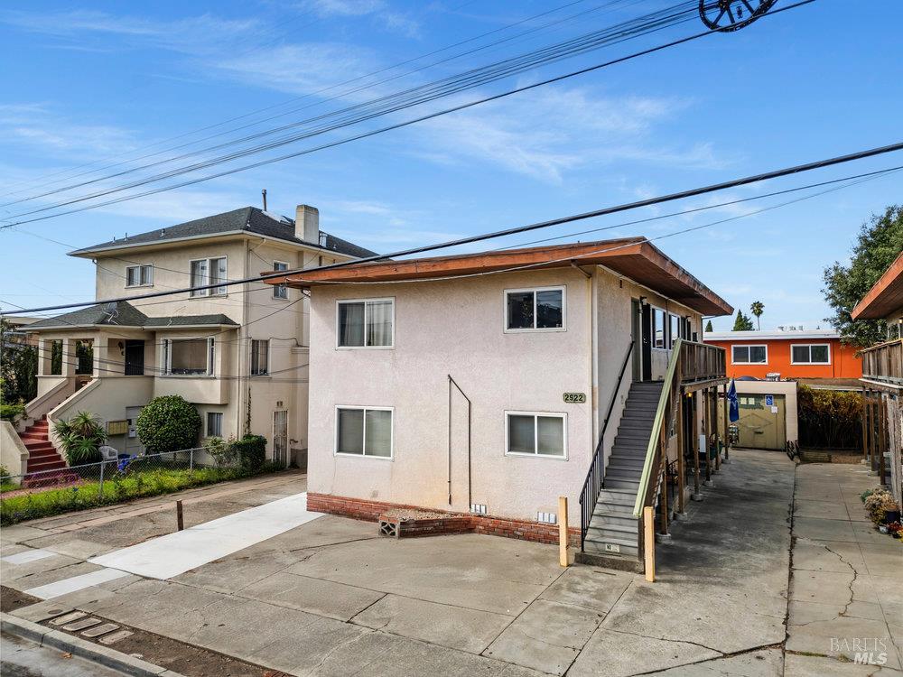 Detail Gallery Image 3 of 8 For 2922 Stanton St, Berkeley,  CA 94702 - – Beds | – Baths