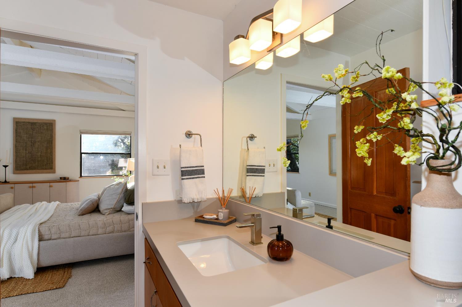 Detail Gallery Image 12 of 53 For 1625 Meek Ave, Napa,  CA 94559 - 3 Beds | 2/1 Baths