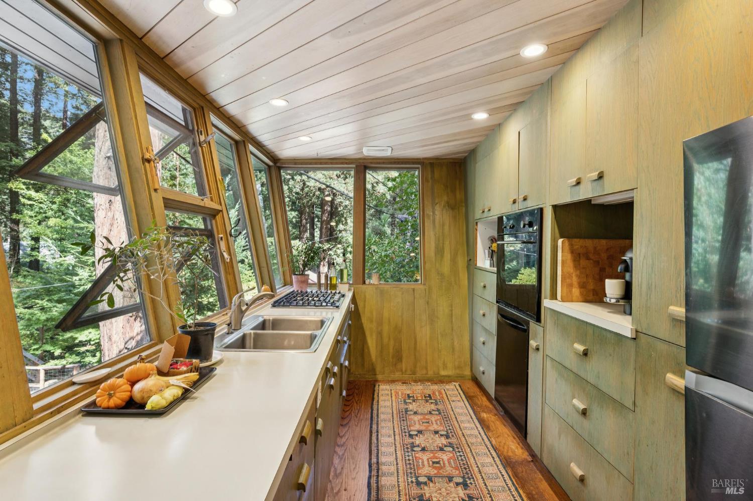 Detail Gallery Image 18 of 45 For 20 Winwood Pl, Mill Valley,  CA 94941 - 3 Beds | 2 Baths