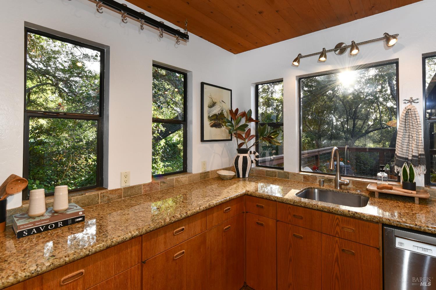Detail Gallery Image 22 of 53 For 1625 Meek Ave, Napa,  CA 94559 - 3 Beds | 2/1 Baths