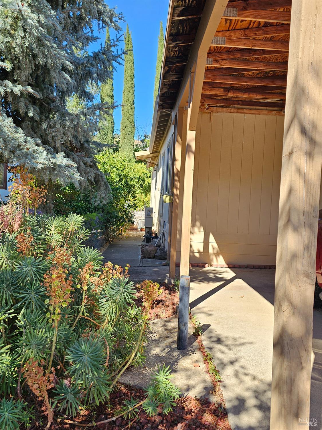 Detail Gallery Image 2 of 40 For 13924 Chestnut Ln, Clearlake Oaks,  CA 95423 - 2 Beds | 2 Baths