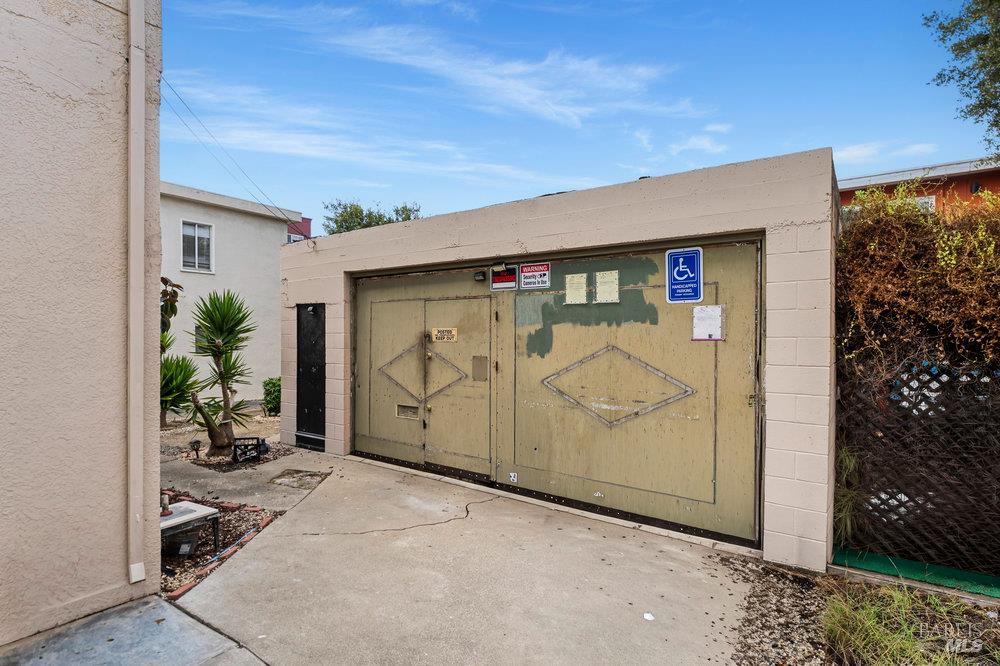 Detail Gallery Image 4 of 8 For 2922 Stanton St, Berkeley,  CA 94702 - – Beds | – Baths