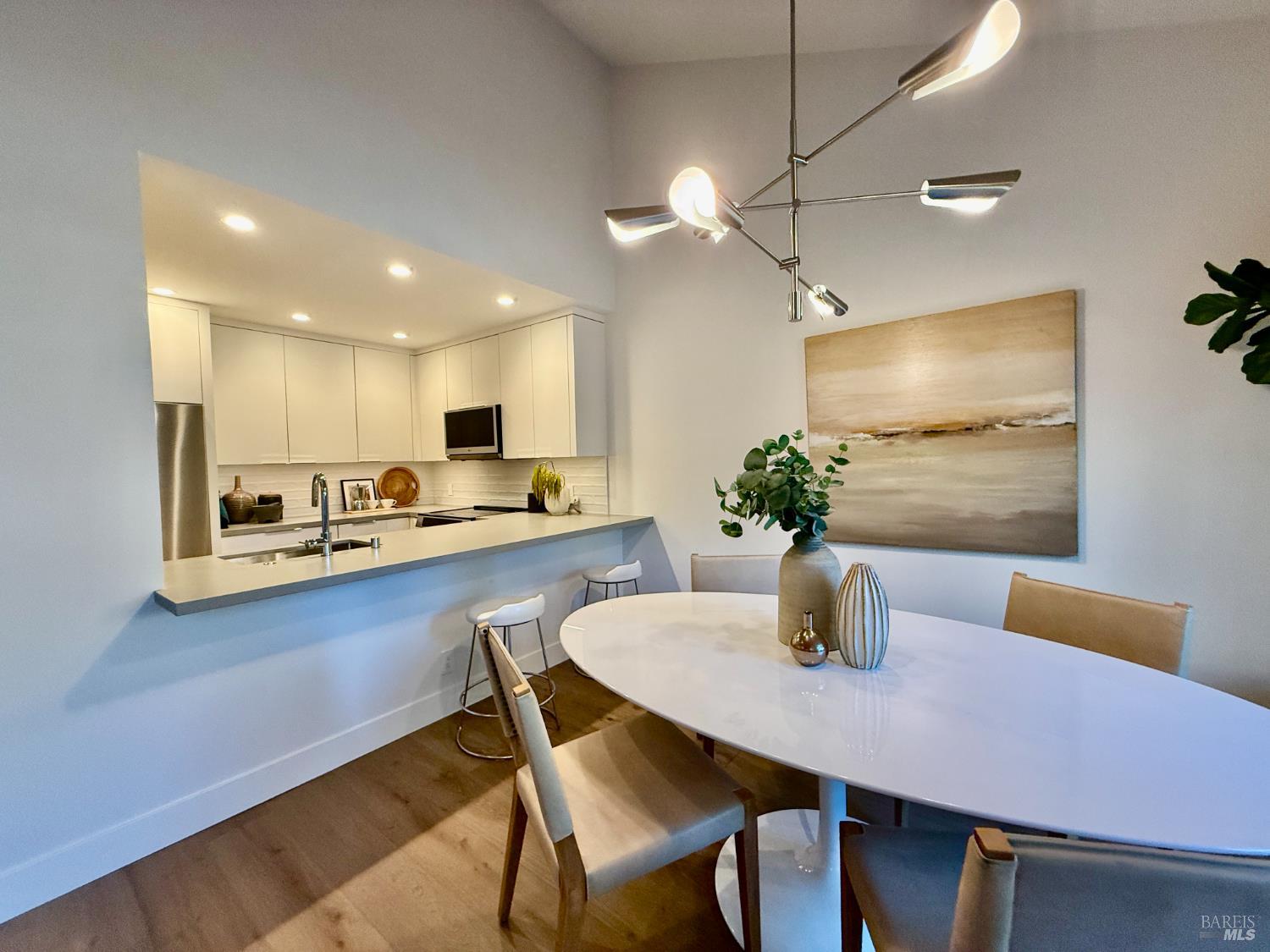 Detail Gallery Image 8 of 47 For 33 Willow Ln, Sausalito,  CA 94965 - 2 Beds | 2 Baths