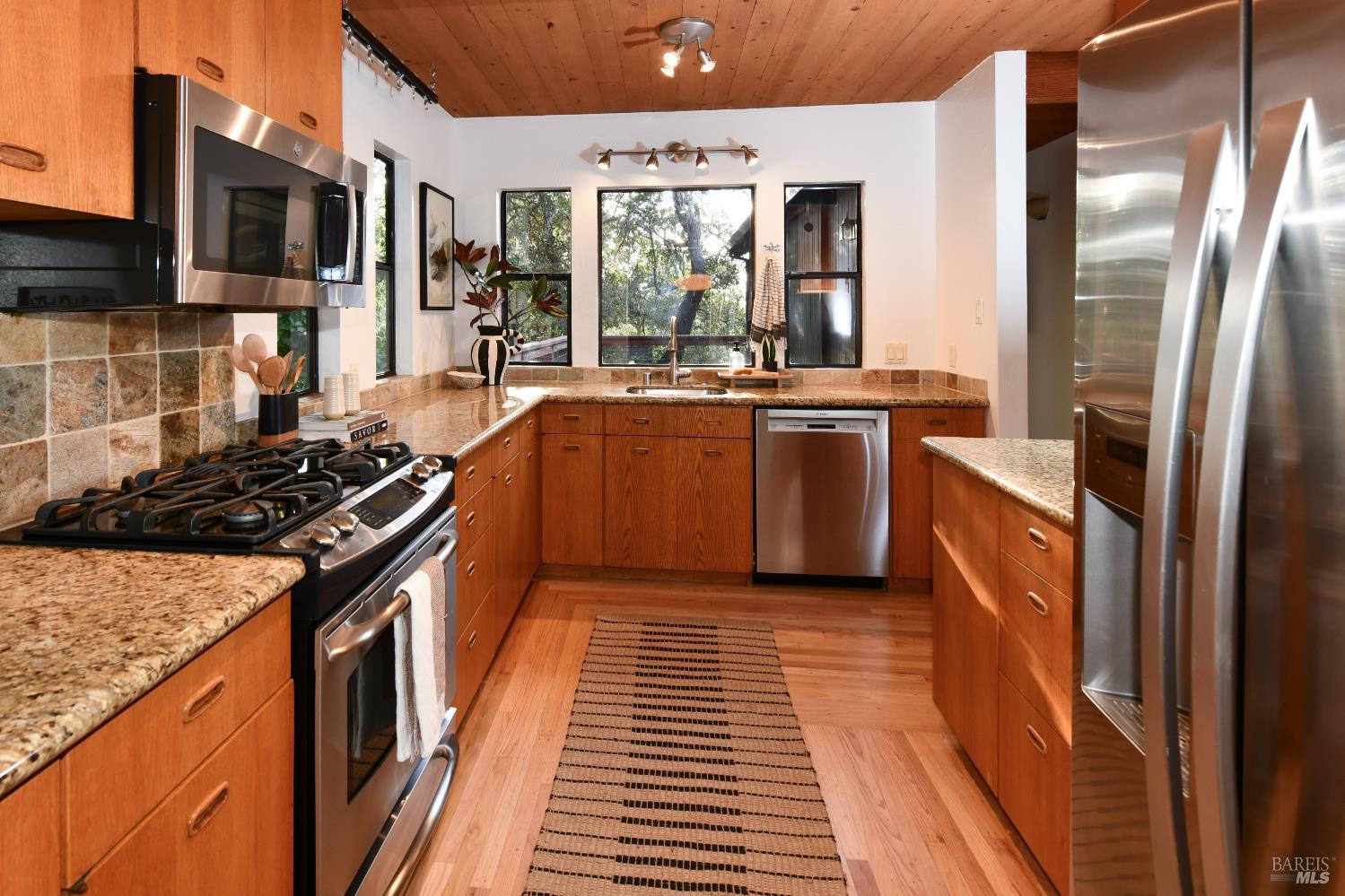 Detail Gallery Image 23 of 53 For 1625 Meek Ave, Napa,  CA 94559 - 3 Beds | 2/1 Baths