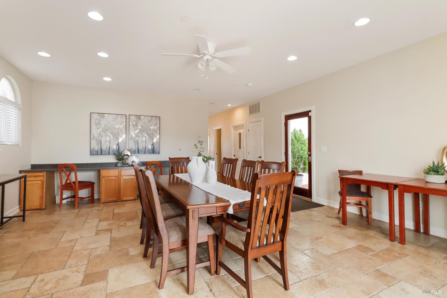 Detail Gallery Image 35 of 98 For 3945 Joslin Ln, Vacaville,  CA 95688 - 6 Beds | 5/4 Baths