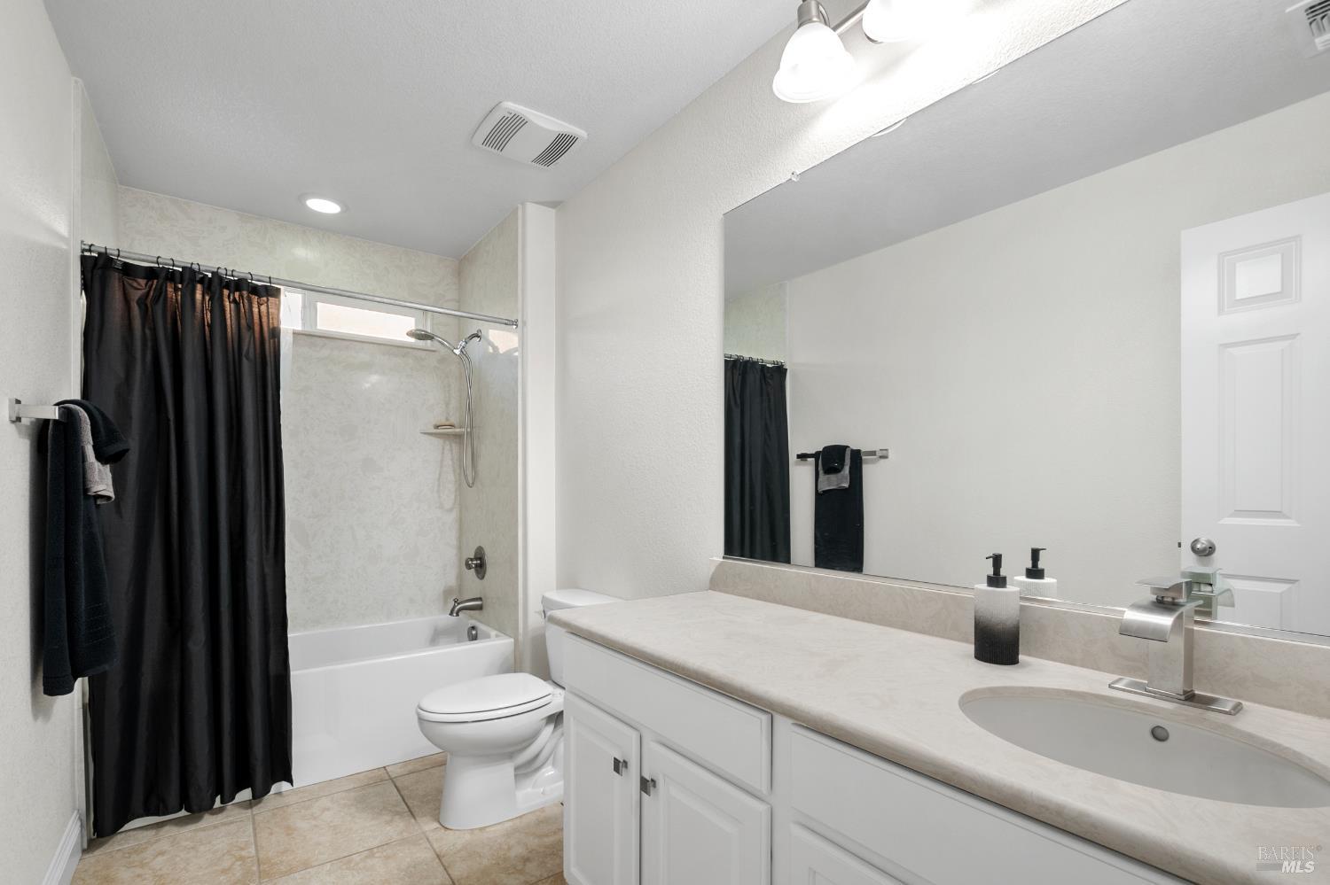 Detail Gallery Image 39 of 71 For 2437 Sanders Ln, Fairfield,  CA 94533 - 5 Beds | 4 Baths