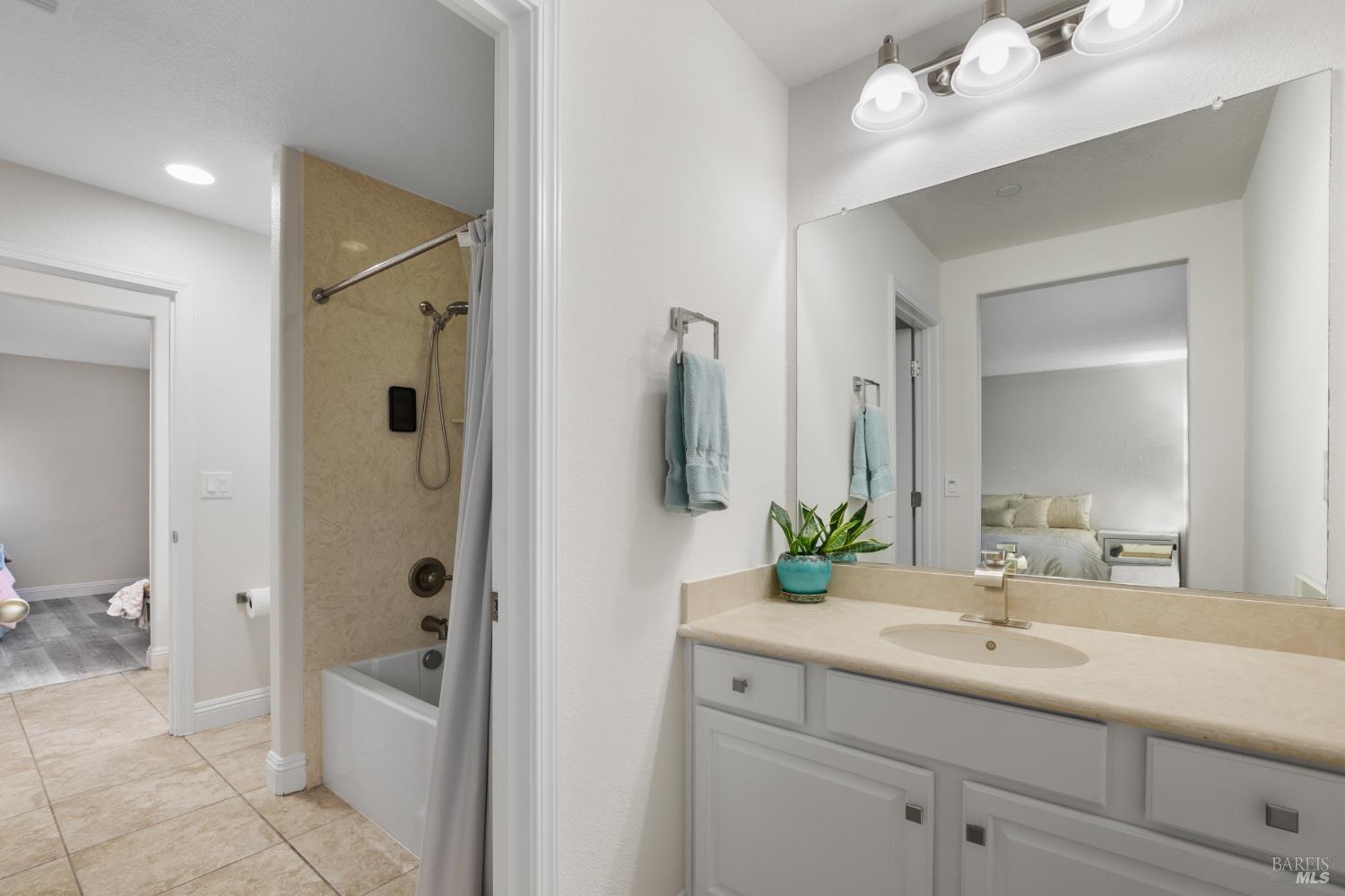 Detail Gallery Image 42 of 71 For 2437 Sanders Ln, Fairfield,  CA 94533 - 5 Beds | 4 Baths