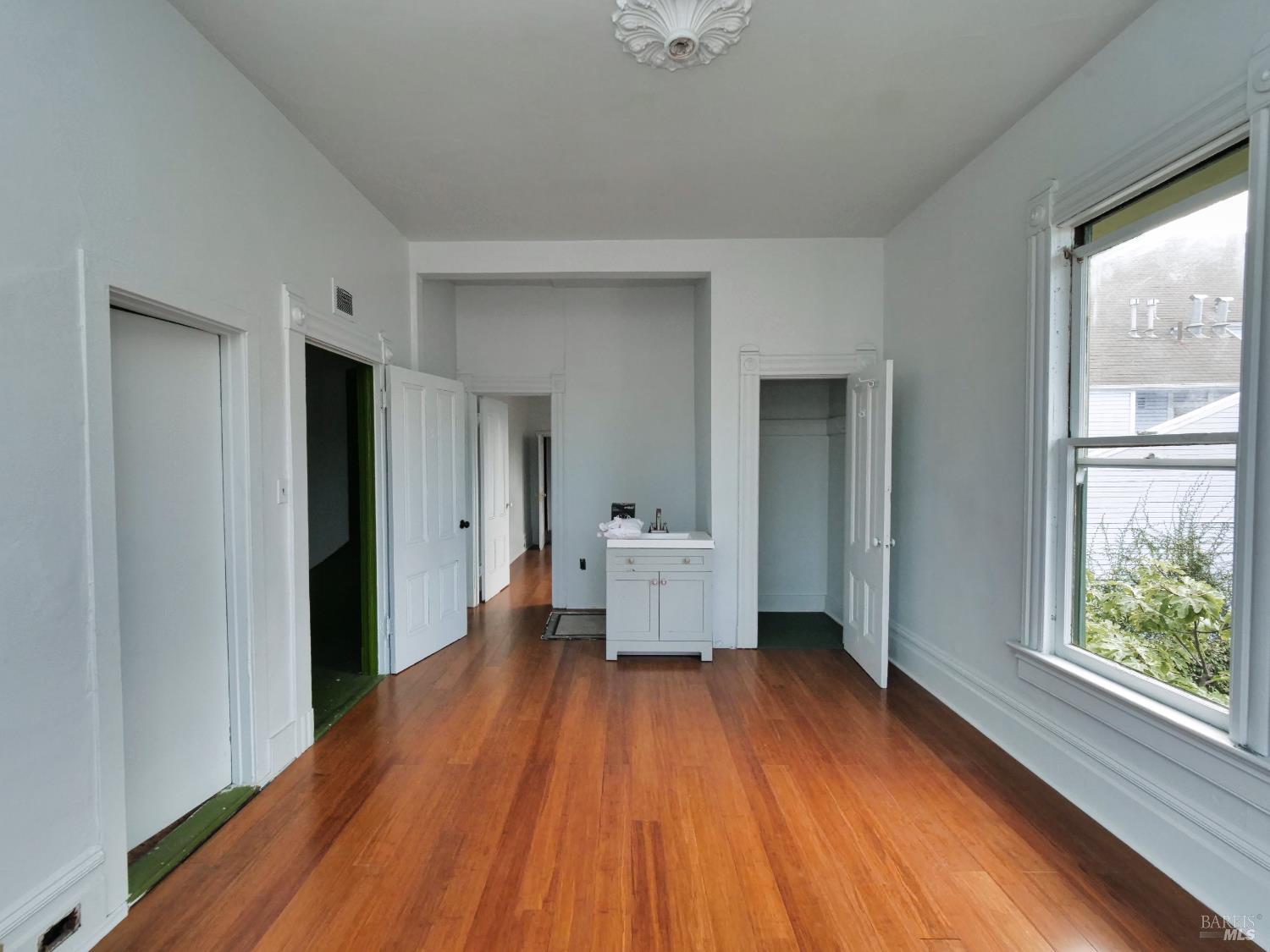 Detail Gallery Image 5 of 33 For 1014 Castro St, Oakland,  CA 94607 - – Beds | – Baths