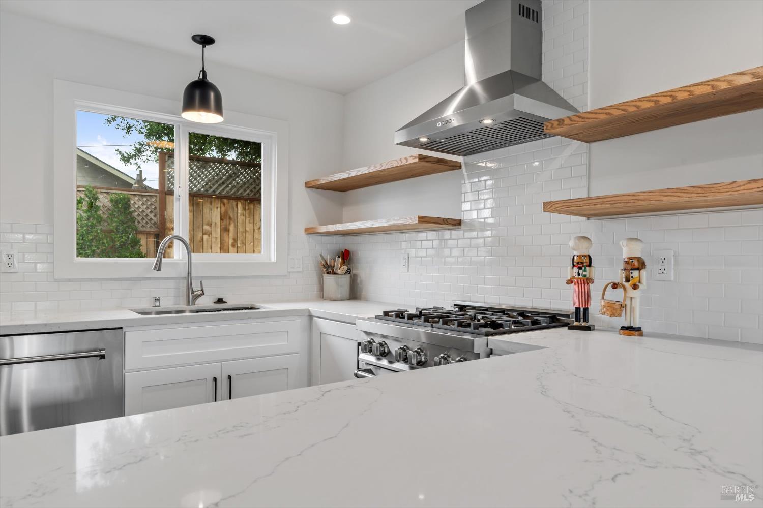 Detail Gallery Image 7 of 22 For 4 George Ter, Petaluma,  CA 94952 - 2 Beds | 1/1 Baths