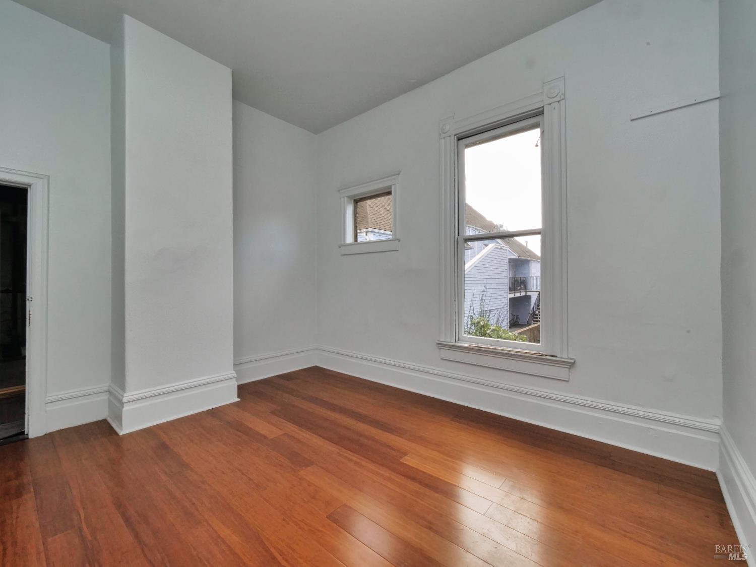 Detail Gallery Image 6 of 33 For 1014 Castro St, Oakland,  CA 94607 - – Beds | – Baths