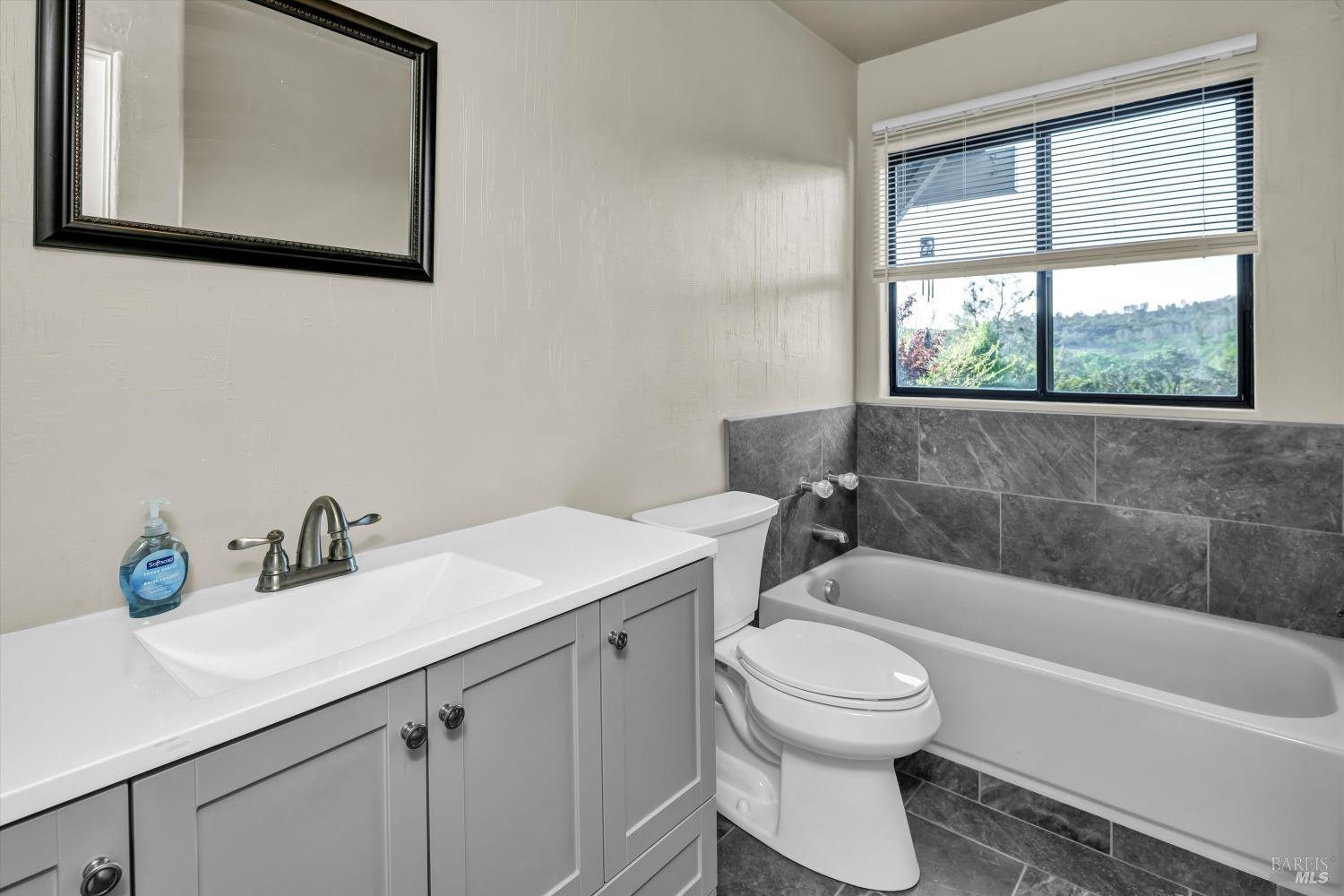 Detail Gallery Image 25 of 64 For 18222 Tigerwood Ct, Hidden Valley Lake,  CA 95467 - 4 Beds | 3 Baths