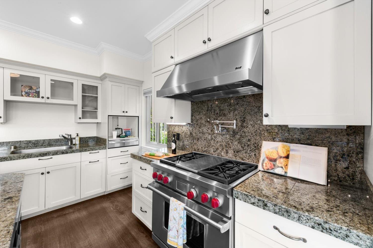 Detail Gallery Image 9 of 40 For 945 Hunt Ave, Saint Helena,  CA 94574 - 2 Beds | 2/1 Baths