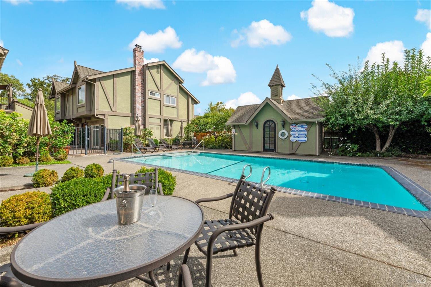 Detail Gallery Image 33 of 40 For 945 Hunt Ave, Saint Helena,  CA 94574 - 2 Beds | 2/1 Baths