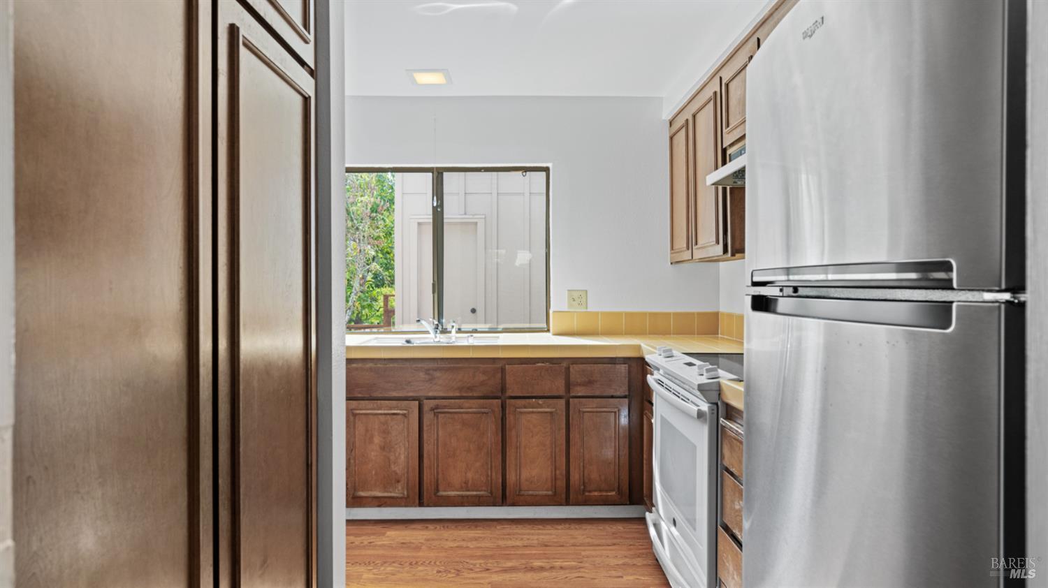 Detail Gallery Image 6 of 30 For 19 Burdell Ct, Novato,  CA 94949 - 2 Beds | 1/1 Baths