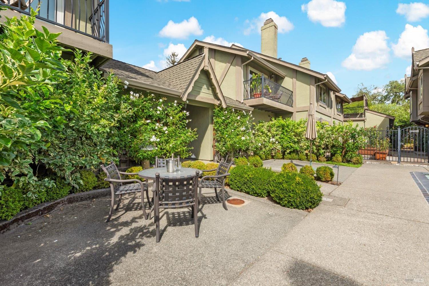 Detail Gallery Image 34 of 40 For 945 Hunt Ave, Saint Helena,  CA 94574 - 2 Beds | 2/1 Baths