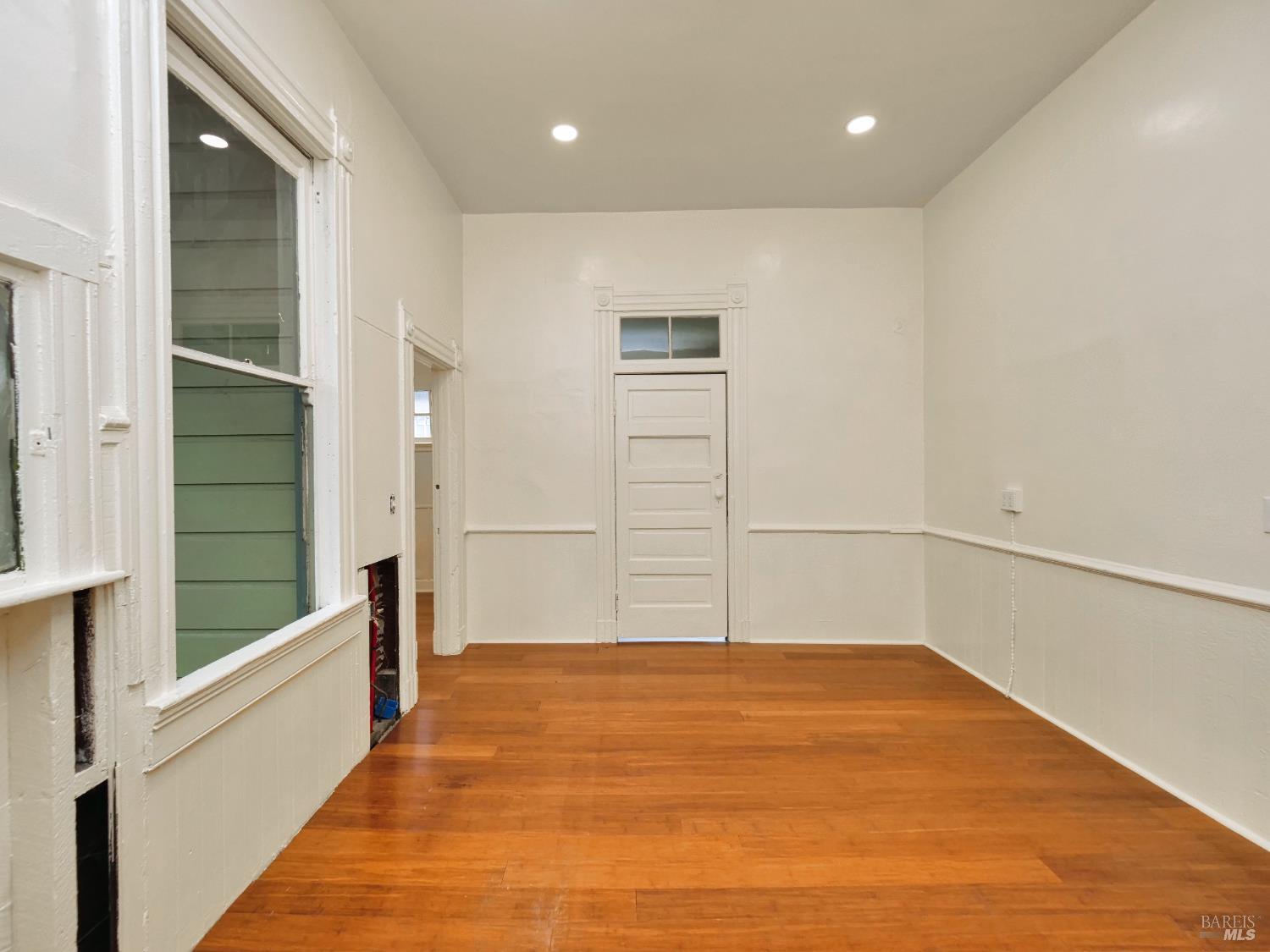 Detail Gallery Image 11 of 33 For 1014 Castro St, Oakland,  CA 94607 - – Beds | – Baths