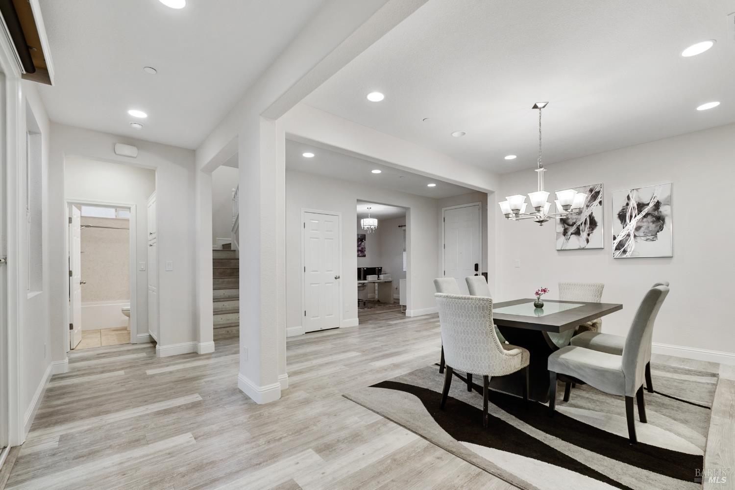 Detail Gallery Image 10 of 71 For 2437 Sanders Ln, Fairfield,  CA 94533 - 5 Beds | 4 Baths