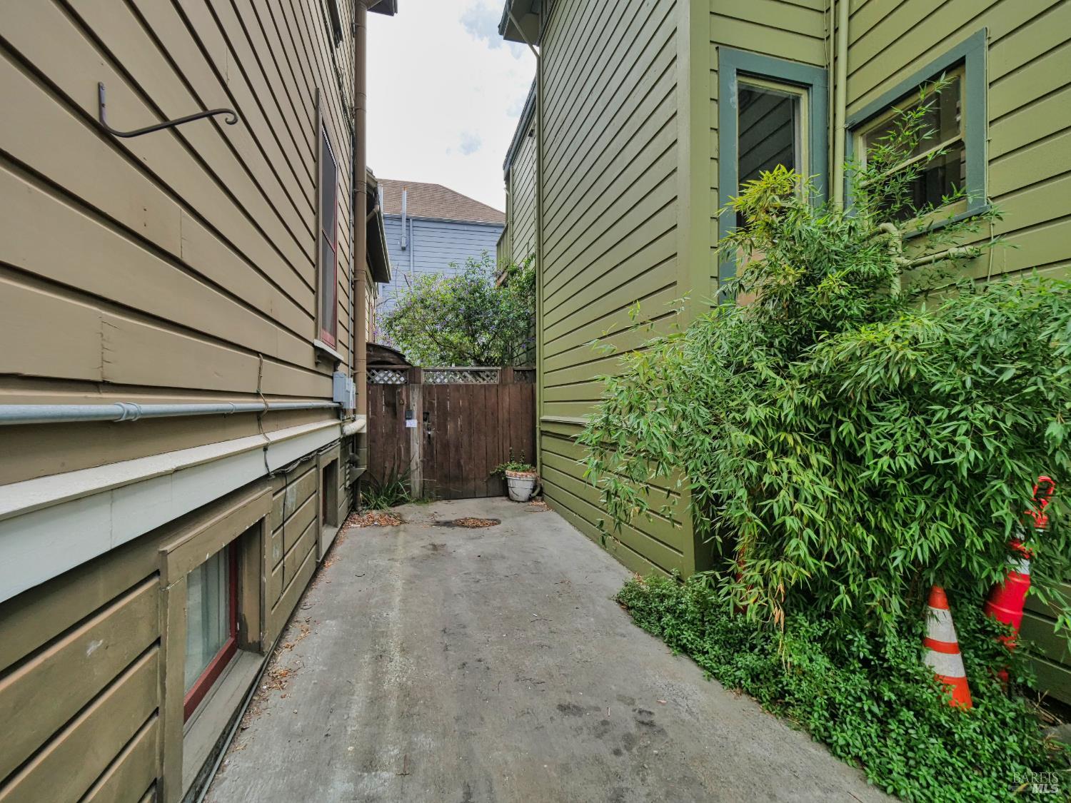 Detail Gallery Image 33 of 33 For 1014 Castro St, Oakland,  CA 94607 - – Beds | – Baths