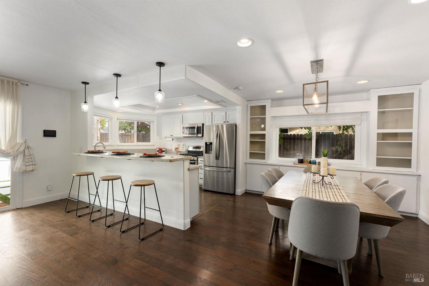 Detail Gallery Image 6 of 33 For 678 Claremont Dr, Vacaville,  CA 95687 - 3 Beds | 2 Baths