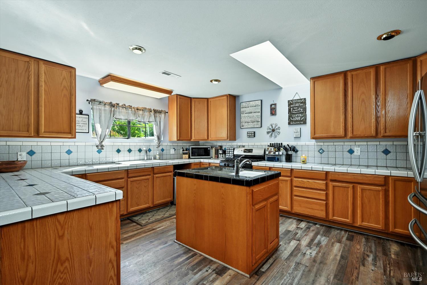 Detail Gallery Image 7 of 39 For 4397 Country Club Dr, Lucerne,  CA 95458 - 4 Beds | 2 Baths