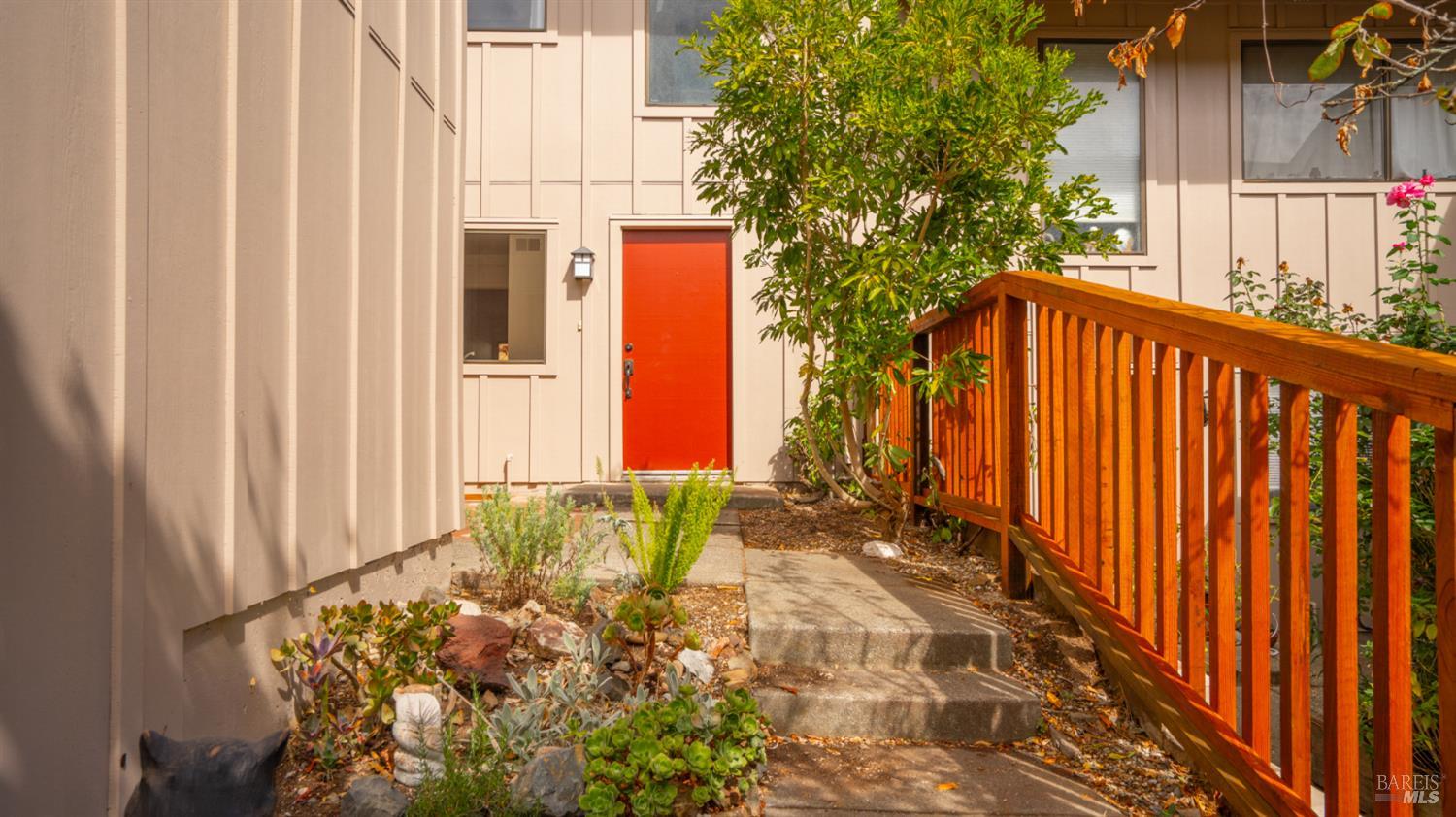 Detail Gallery Image 2 of 30 For 19 Burdell Ct, Novato,  CA 94949 - 2 Beds | 1/1 Baths