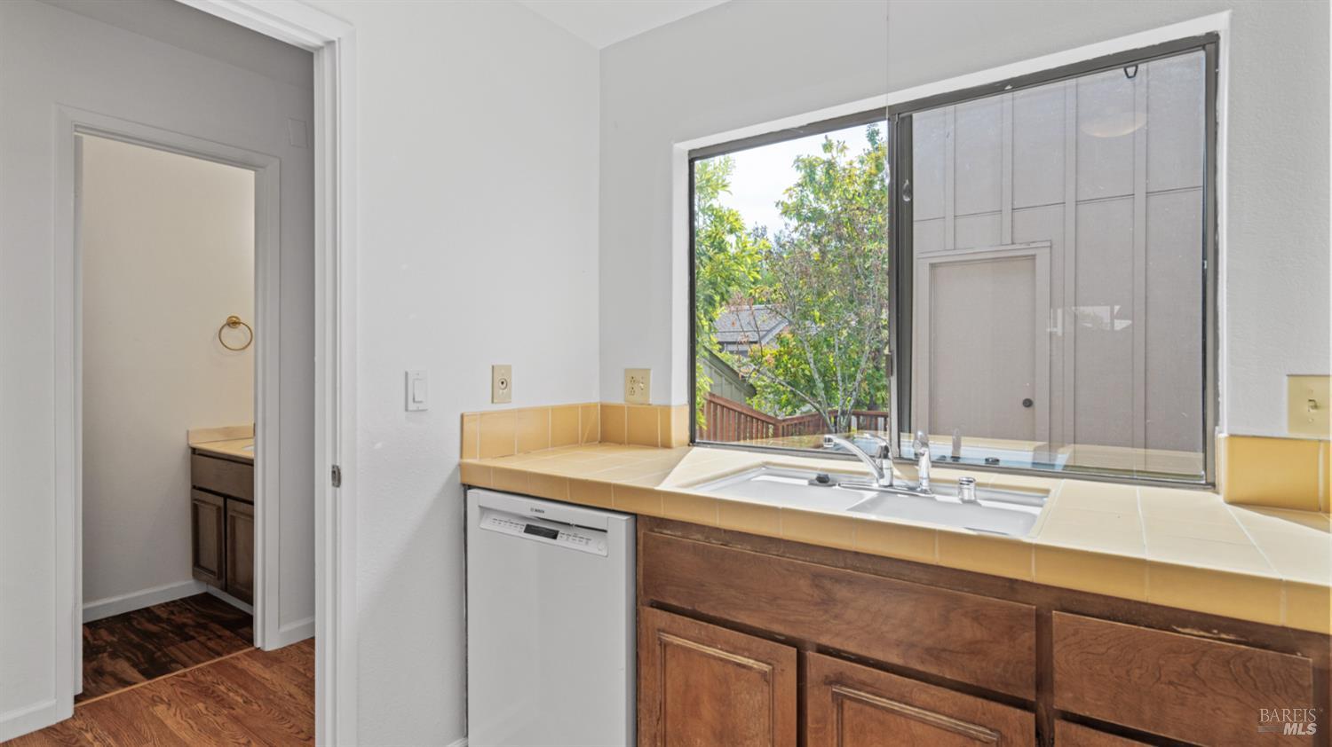Detail Gallery Image 9 of 30 For 19 Burdell Ct, Novato,  CA 94949 - 2 Beds | 1/1 Baths