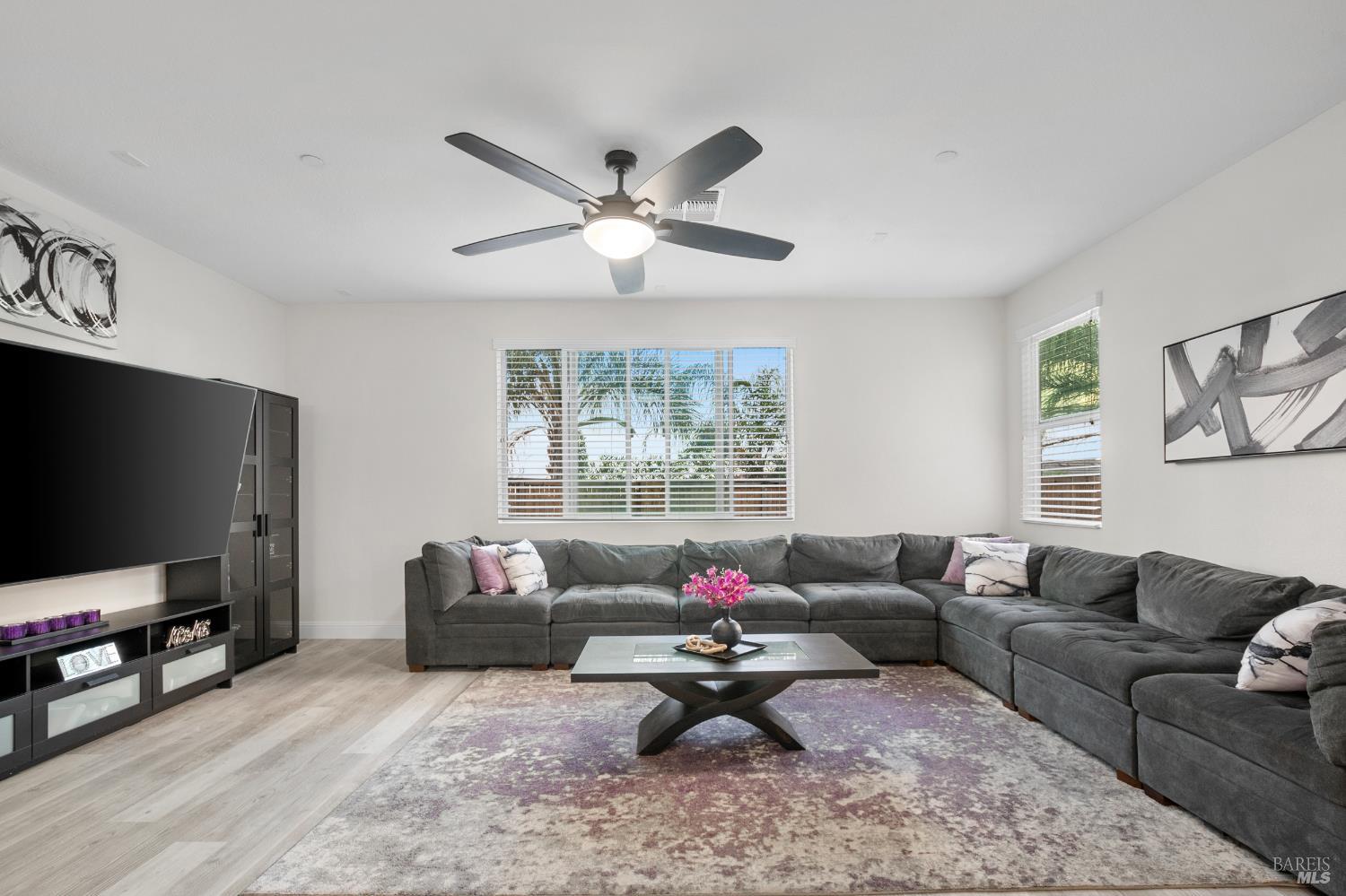 Detail Gallery Image 15 of 71 For 2437 Sanders Ln, Fairfield,  CA 94533 - 5 Beds | 4 Baths