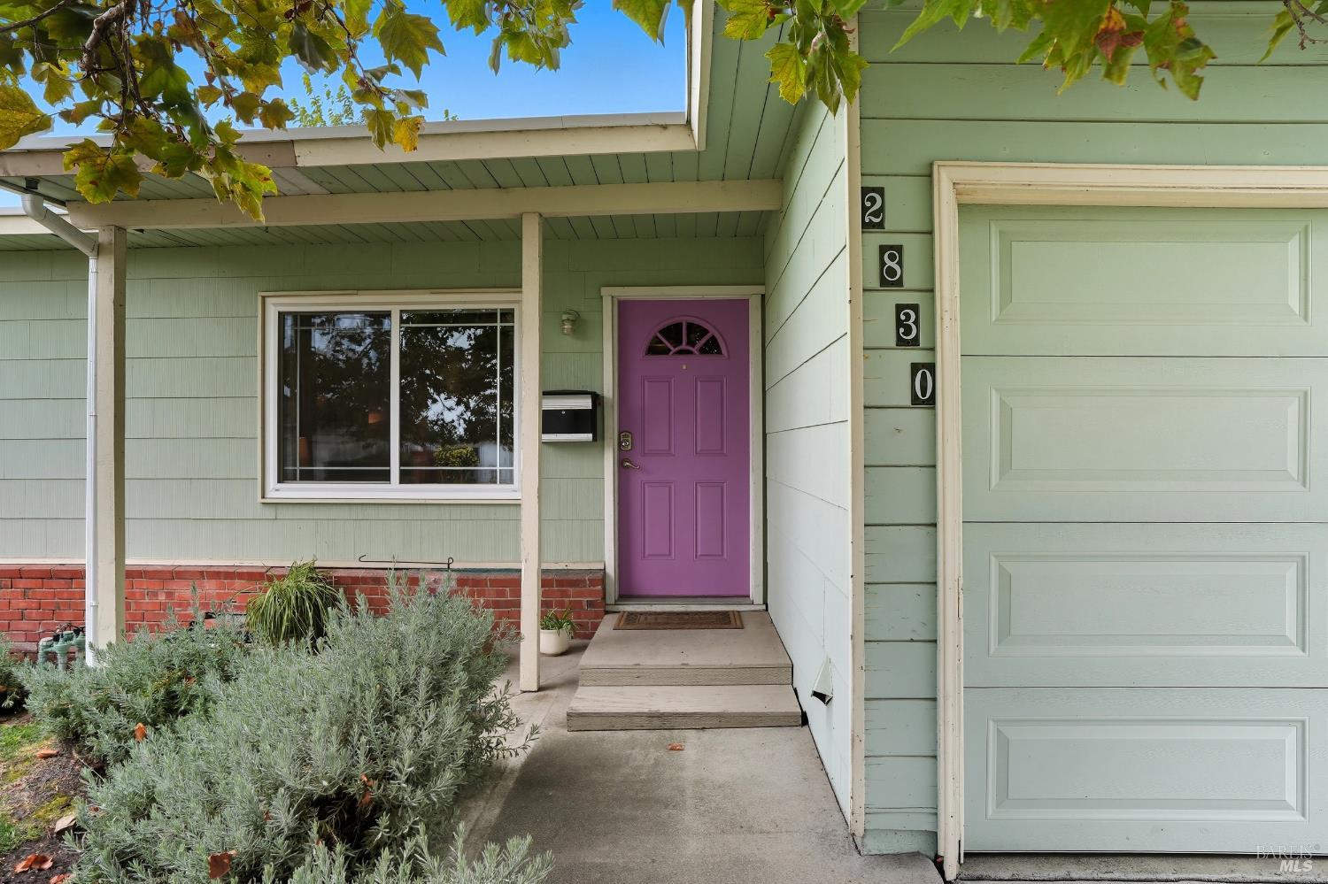 Detail Gallery Image 3 of 28 For 2830 Gillet Ave, Concord,  CA 94520 - 3 Beds | 2 Baths