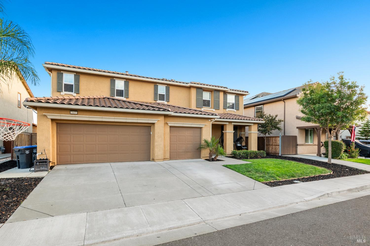 Detail Gallery Image 2 of 71 For 2437 Sanders Ln, Fairfield,  CA 94533 - 5 Beds | 4 Baths