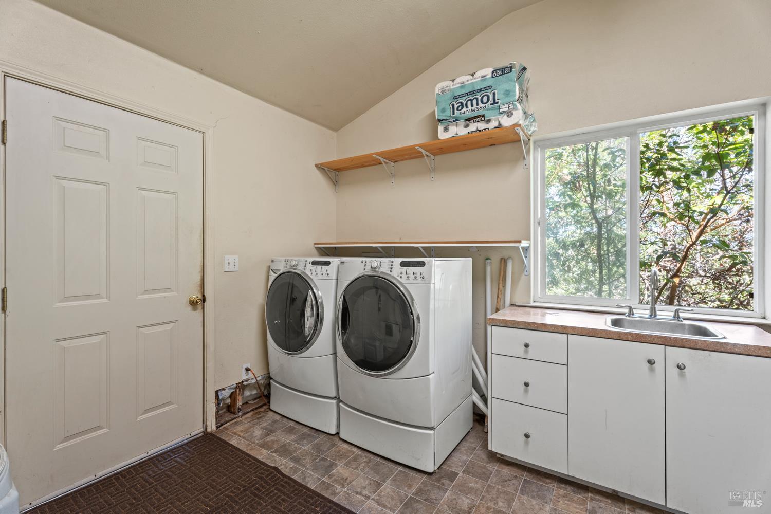 Detail Gallery Image 17 of 23 For 16460 Walker Lake Rd, Willits,  CA 95490 - 3 Beds | 1 Baths