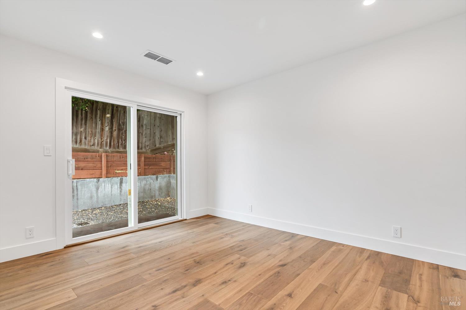 Detail Gallery Image 12 of 22 For 4 George Ter, Petaluma,  CA 94952 - 2 Beds | 1/1 Baths