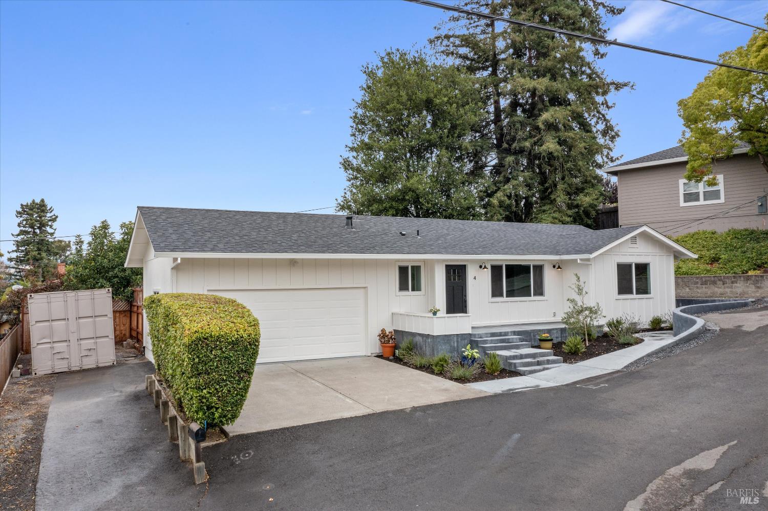 Detail Gallery Image 2 of 22 For 4 George Ter, Petaluma,  CA 94952 - 2 Beds | 1/1 Baths