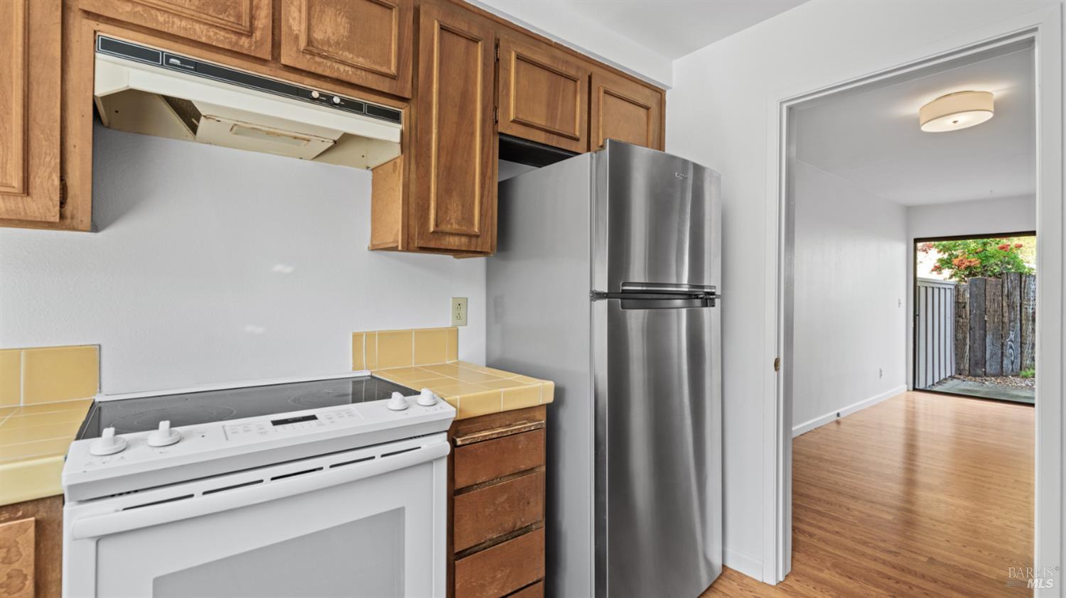 Detail Gallery Image 8 of 30 For 19 Burdell Ct, Novato,  CA 94949 - 2 Beds | 1/1 Baths