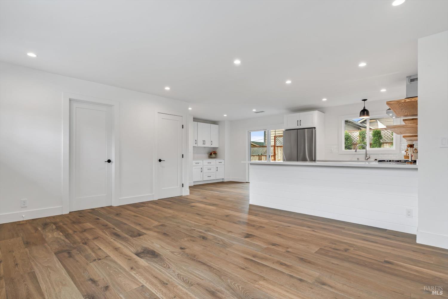 Detail Gallery Image 6 of 22 For 4 George Ter, Petaluma,  CA 94952 - 2 Beds | 1/1 Baths