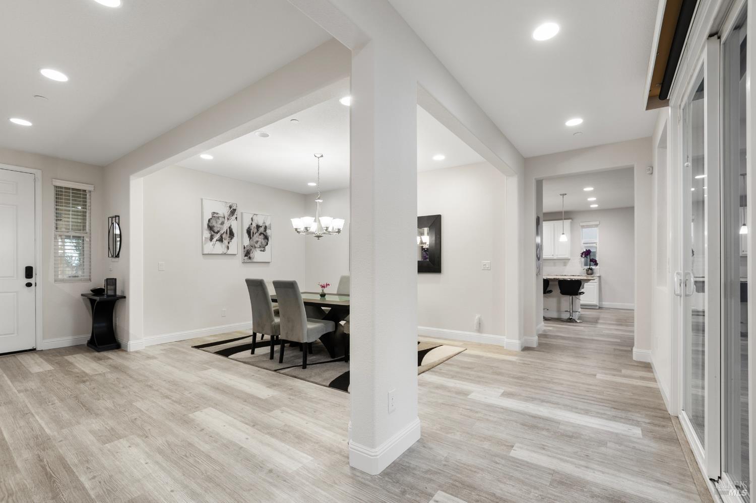 Detail Gallery Image 12 of 71 For 2437 Sanders Ln, Fairfield,  CA 94533 - 5 Beds | 4 Baths