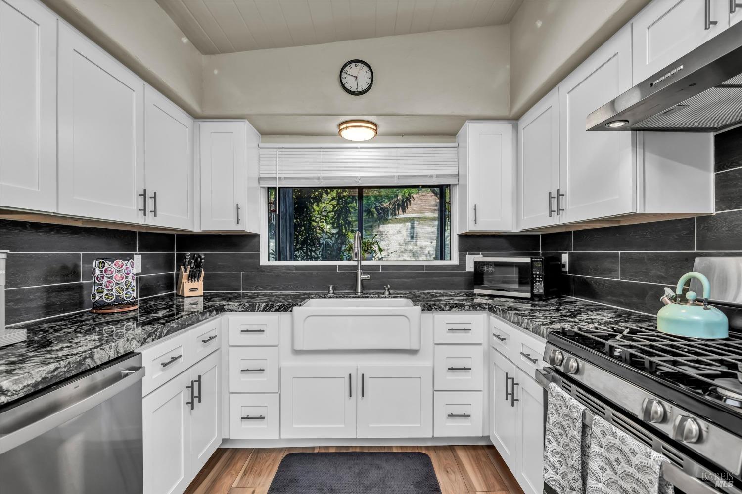 Detail Gallery Image 12 of 64 For 18222 Tigerwood Ct, Hidden Valley Lake,  CA 95467 - 4 Beds | 3 Baths