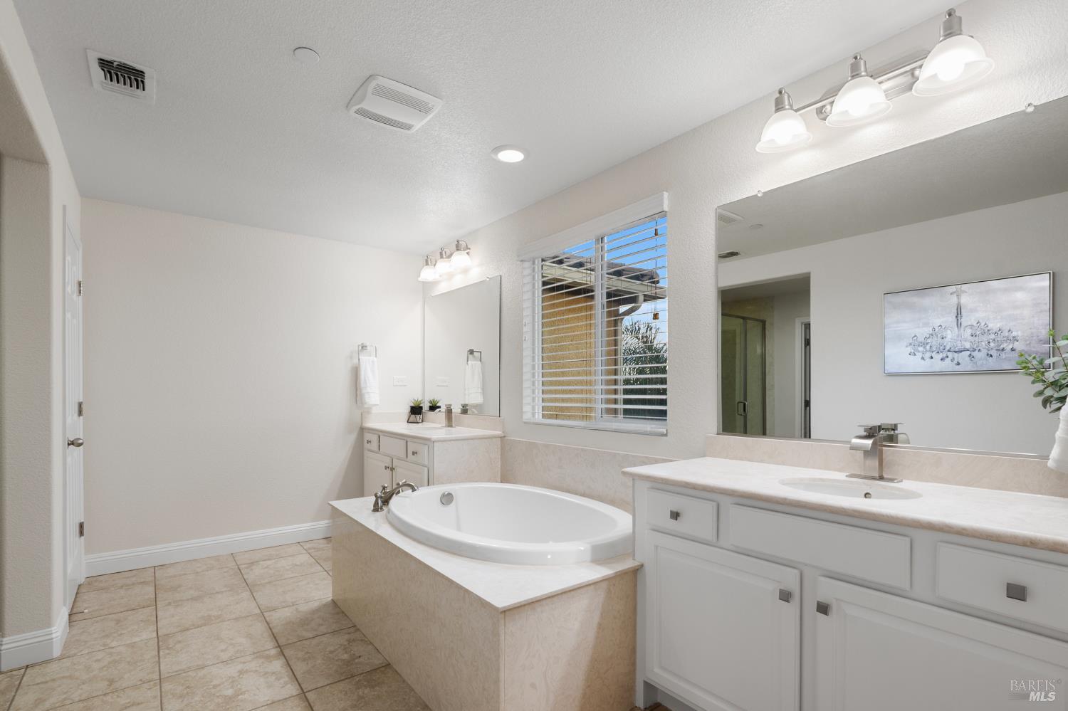 Detail Gallery Image 49 of 71 For 2437 Sanders Ln, Fairfield,  CA 94533 - 5 Beds | 4 Baths