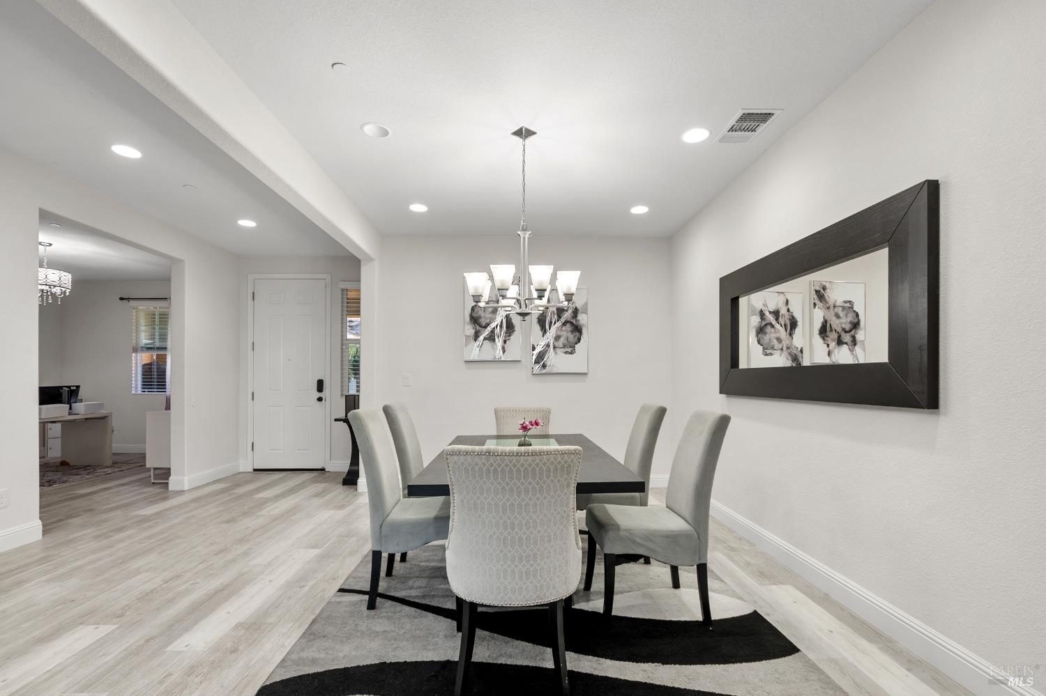 Detail Gallery Image 11 of 71 For 2437 Sanders Ln, Fairfield,  CA 94533 - 5 Beds | 4 Baths