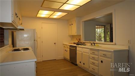 Detail Gallery Image 10 of 22 For 341 Lake St, Clearlake Oaks,  CA 95423 - 2 Beds | 2 Baths