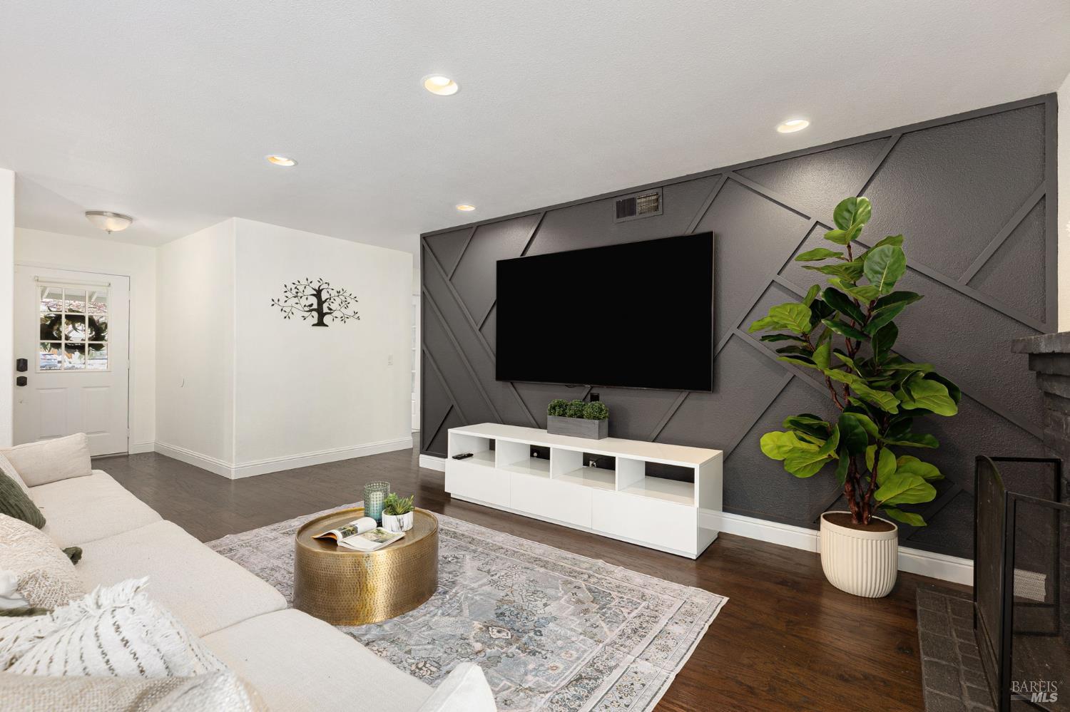 Detail Gallery Image 11 of 33 For 678 Claremont Dr, Vacaville,  CA 95687 - 3 Beds | 2 Baths