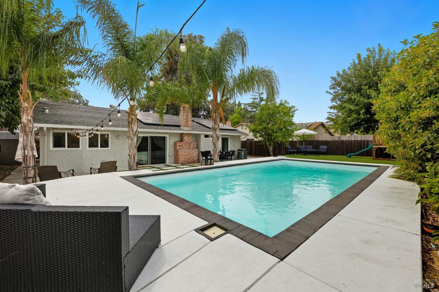 Detail Gallery Image 25 of 33 For 678 Claremont Dr, Vacaville,  CA 95687 - 3 Beds | 2 Baths