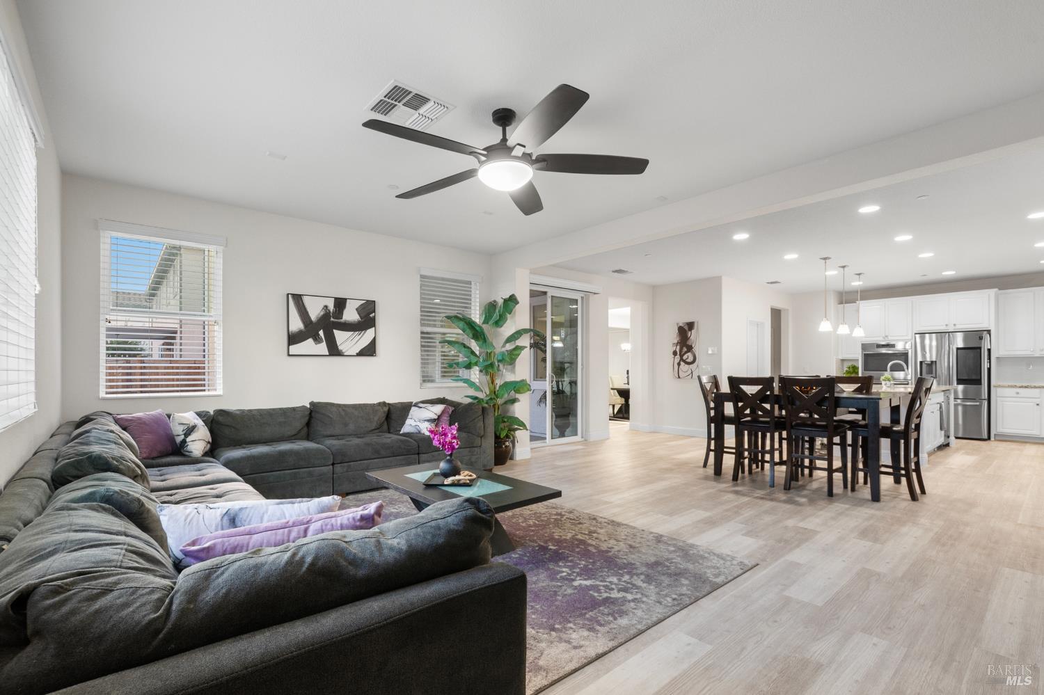 Detail Gallery Image 16 of 71 For 2437 Sanders Ln, Fairfield,  CA 94533 - 5 Beds | 4 Baths